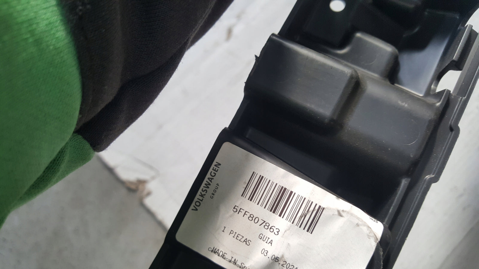 NOWY ORYGINALNY ślizg zderzaka tylnego CUPRA FORMENTOR 5FF807863