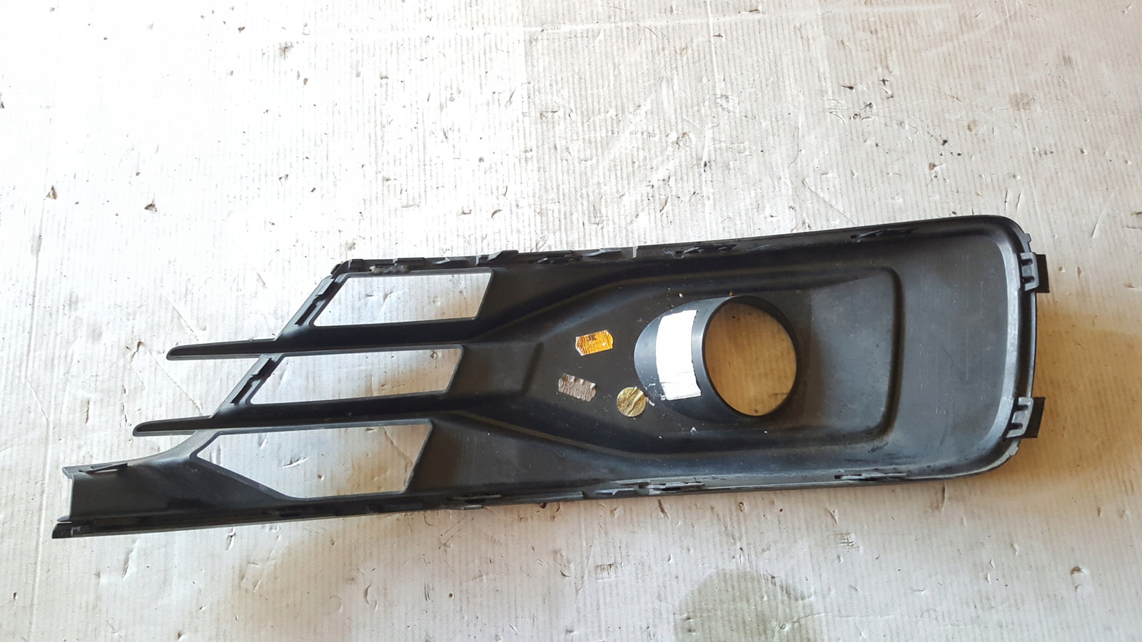 Kratka zderzaka prawy przód AUDI A6 C7 4G0807682AE