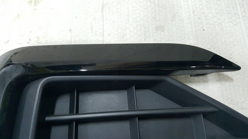Kratka zderzaka prawy przód- VW TOUAREG III R-LINE 760853664A