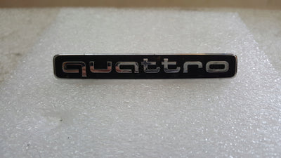 Emblemat napis QUATTRO-- AUDI A6 (C8) 4K0853736A demontaż
