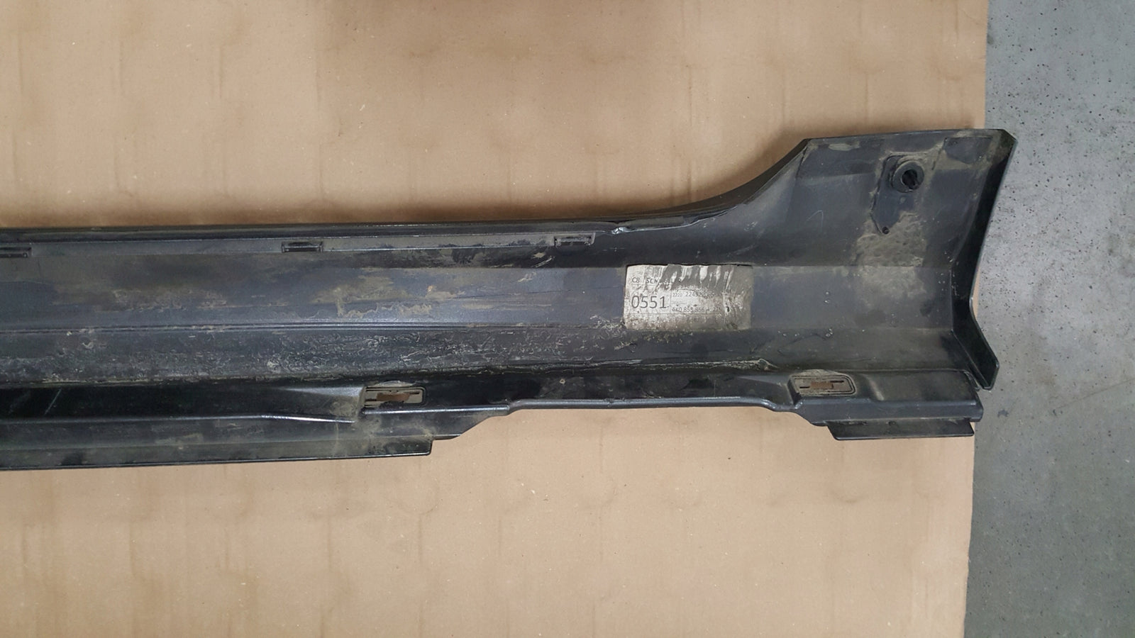 Listwa progowa prawa strona AUDI A6 (C8) S-LINE 4K0853856A demontaż