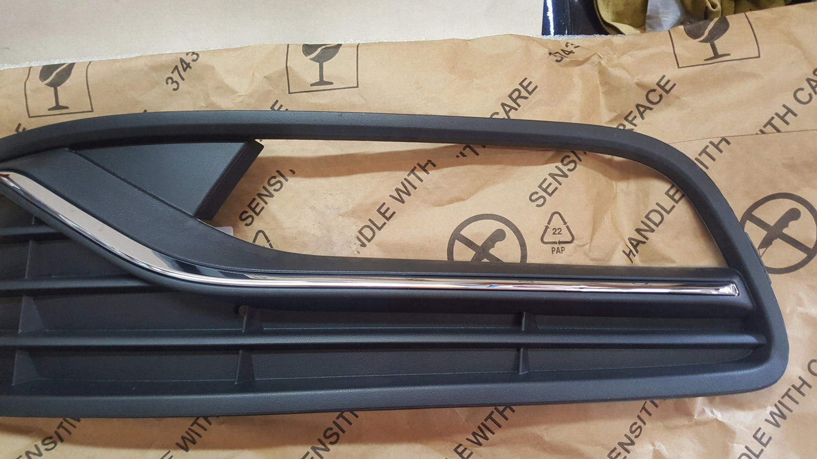 NOWA ORYGINALNA kratka zderzaka lewy przód VW POLO 6C0853665K