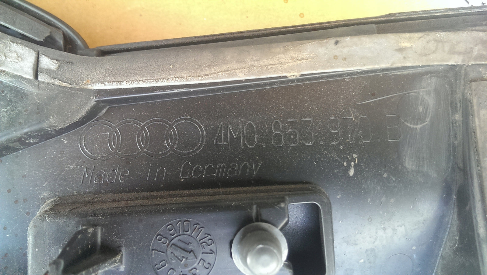Listwa drzwi prawy tył AUDI Q7 4M0853970B