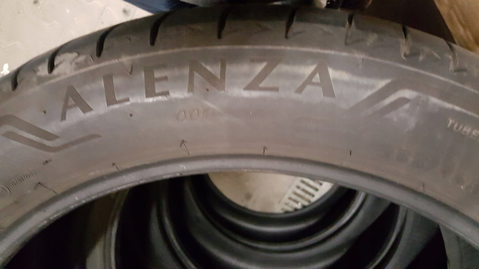 Opony Bridgestone Alenza 001 265/45r21 108H