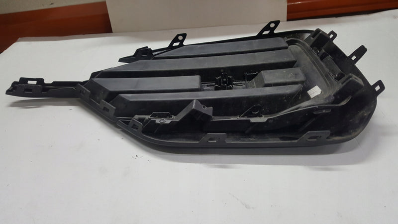 Kratka zderzaka prawy przód VW TOUAREG III 760853666F 760853664A demontaż