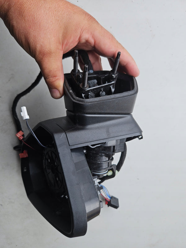 Pr Lusterko zewn AUDI Q2 81B857410C 14 pin+2 IDEAŁ
