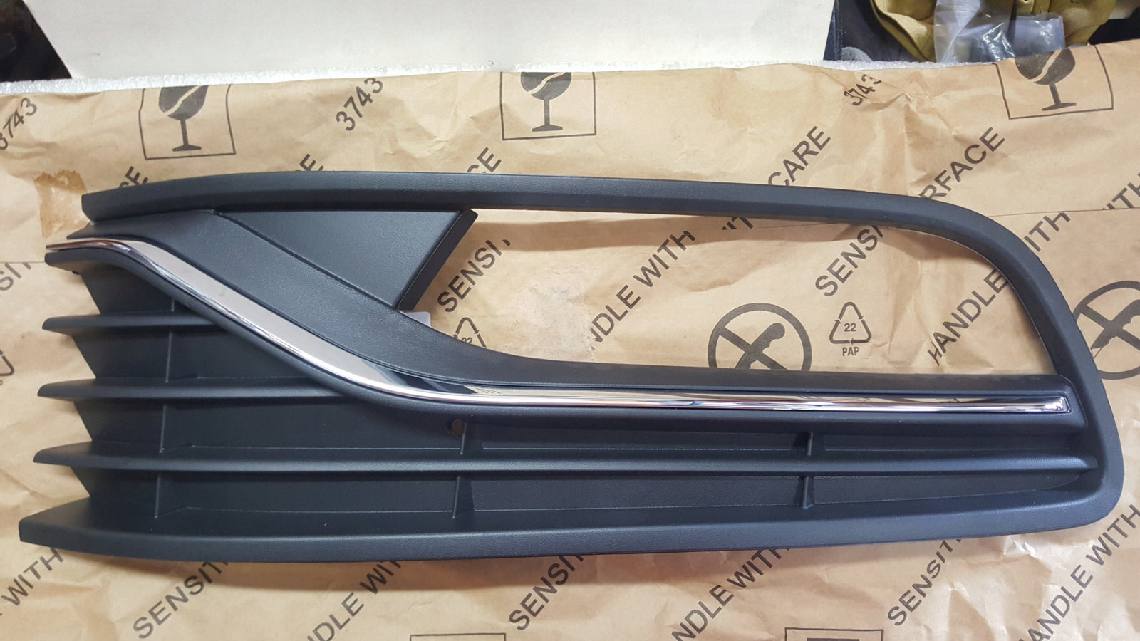 NOWA ORYGINALNA kratka zderzaka lewy przód VW POLO 6C0853665K