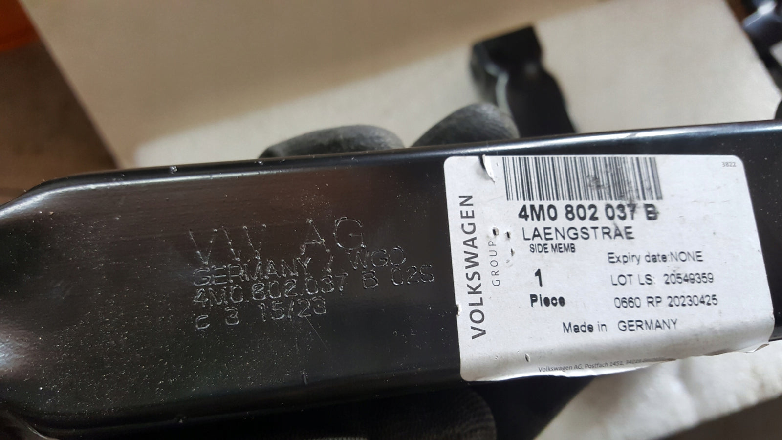 NOWE ORYGINALNE strefy zgniotu przód VW AUDI BENTLEY 4M0802037B 4M0802038D