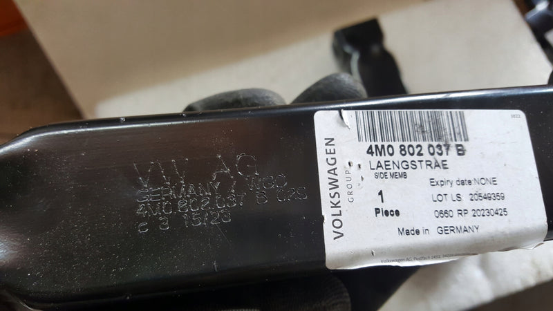 NOWE ORYGINALNE strefy zgniotu przód VW AUDI BENTLEY 4M0802037B 4M0802038D