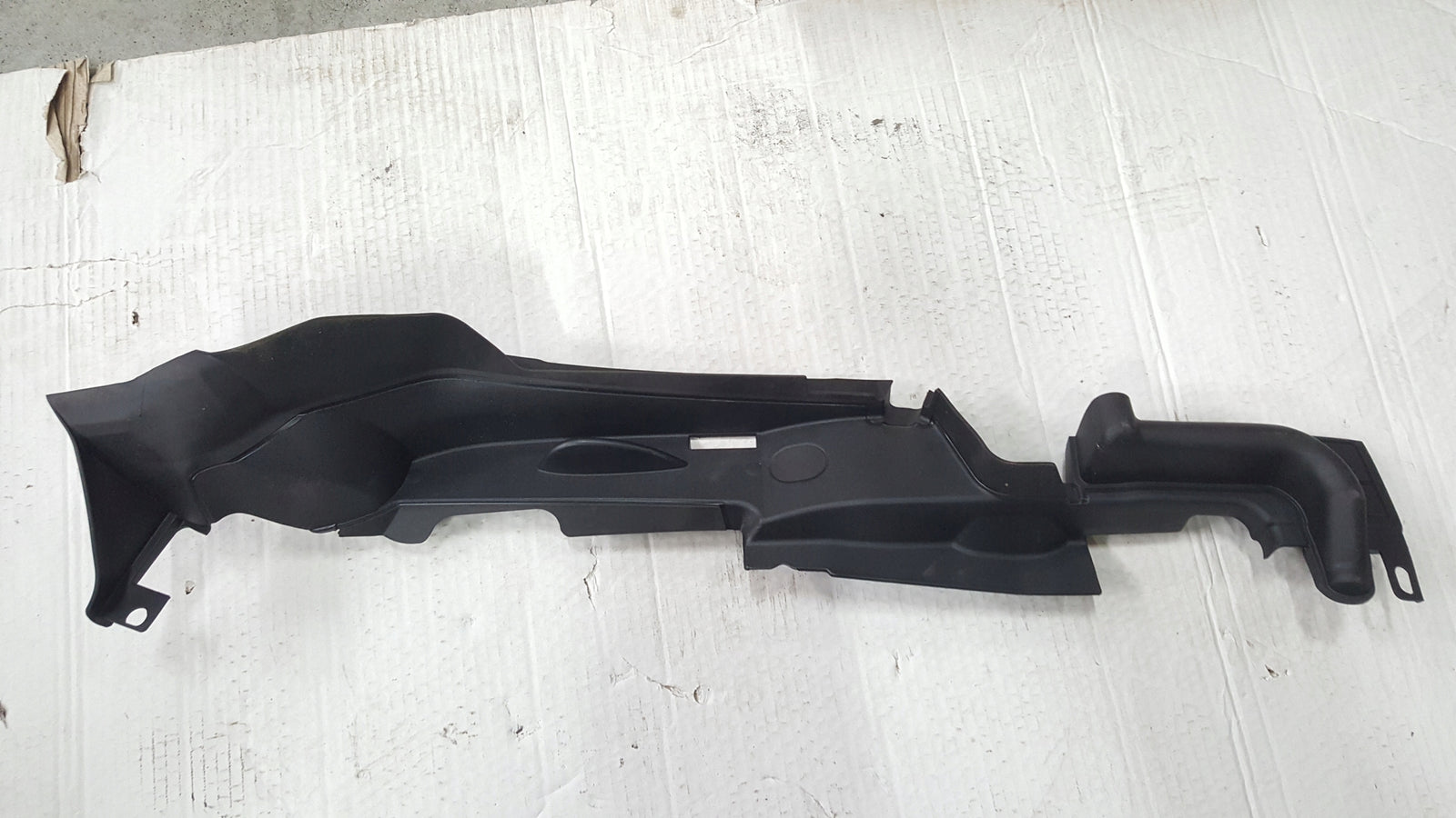 Nakładka błotnika prawy przód AUDI A4 B9 8W0821170