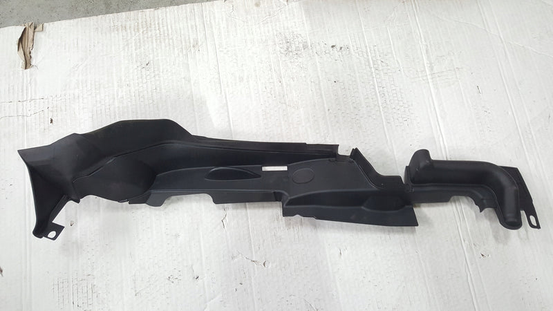 Nakładka błotnika prawy przód AUDI A4 B9 8W0821170