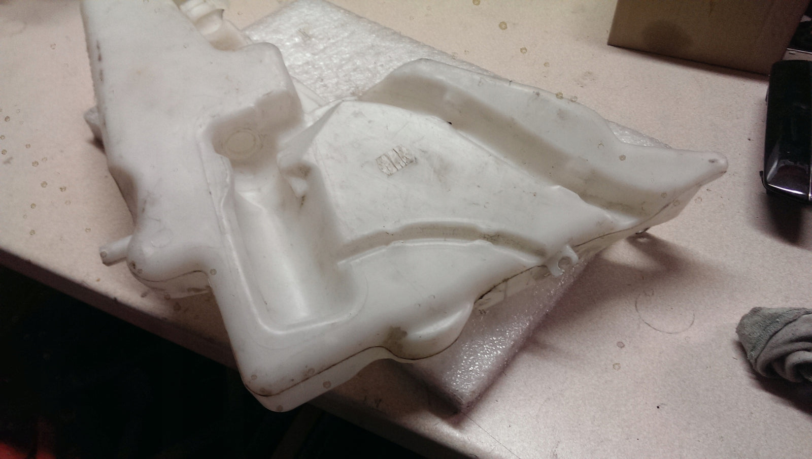 Zbiornik płynu spryskiwaczy AUDI A5 A4 8T0955453C