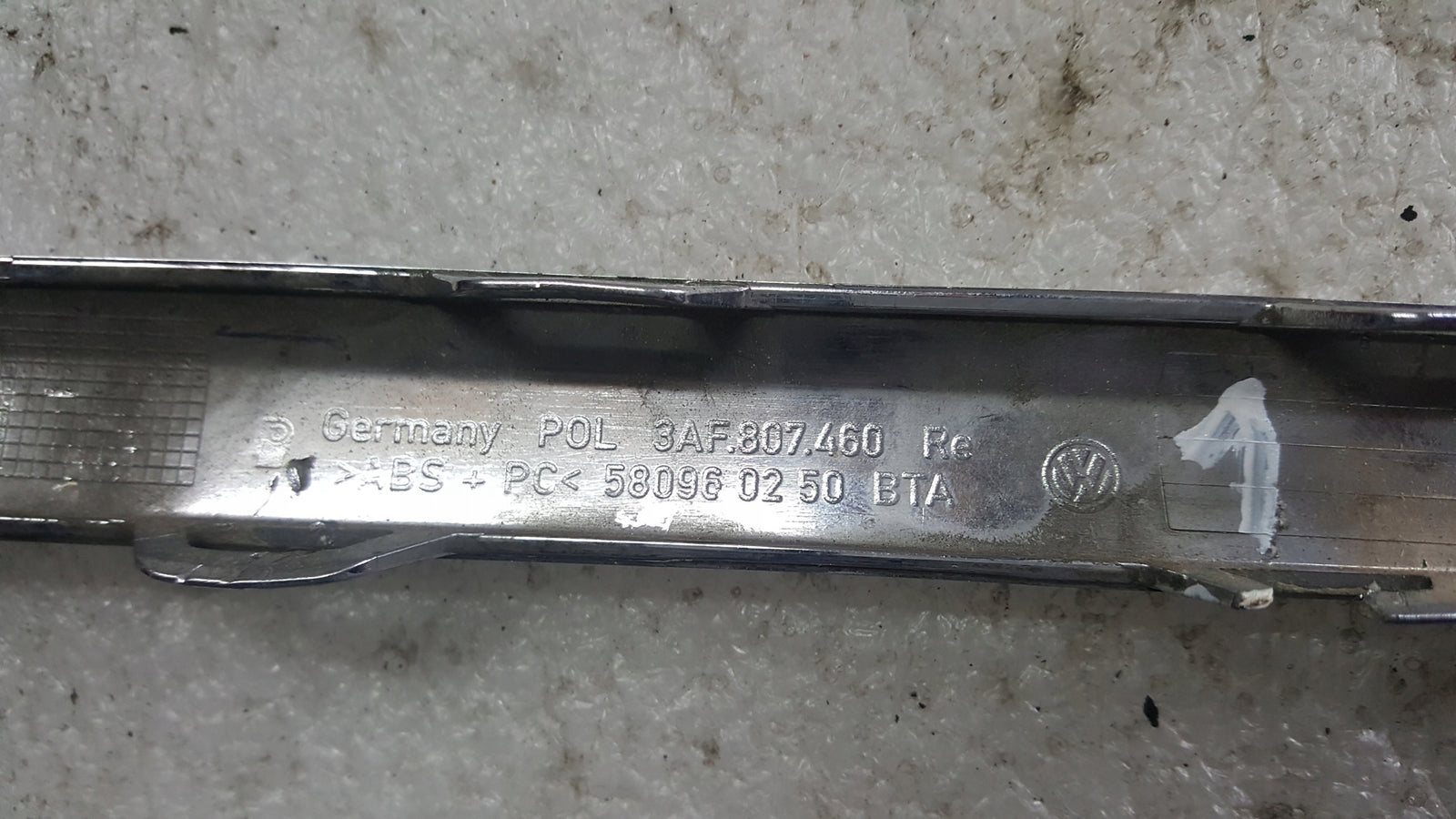 VW PASSAT B7 3AF 10-14 LISTWA CHROM ZDERZAKA PRAWA TYLNA TYŁ 3AF807460