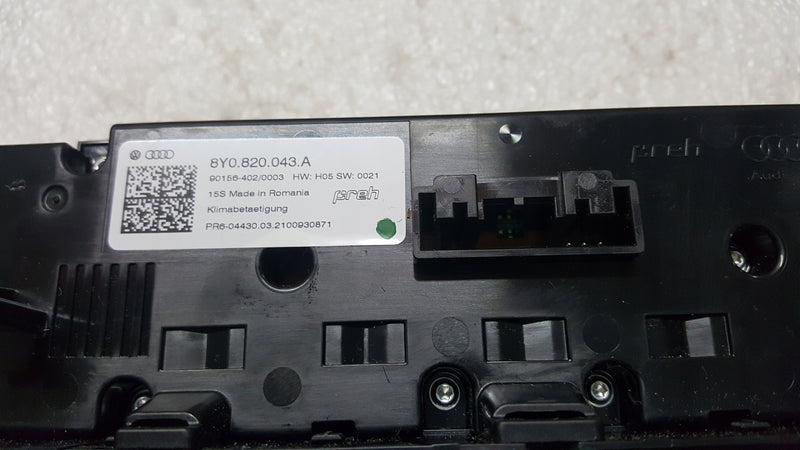 Panel klimatyzacji AUDI A3 8Y0820043A demontaż