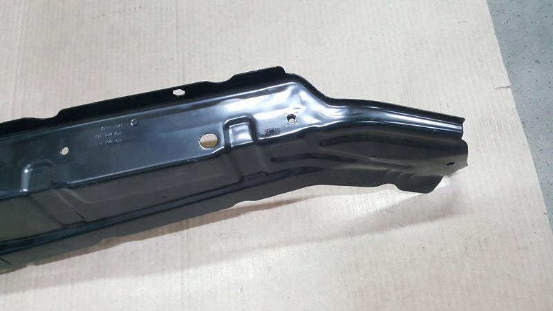 AUDI A3 8Y0 - Górne przednie wzmocnienie błotnika 8Y0810135