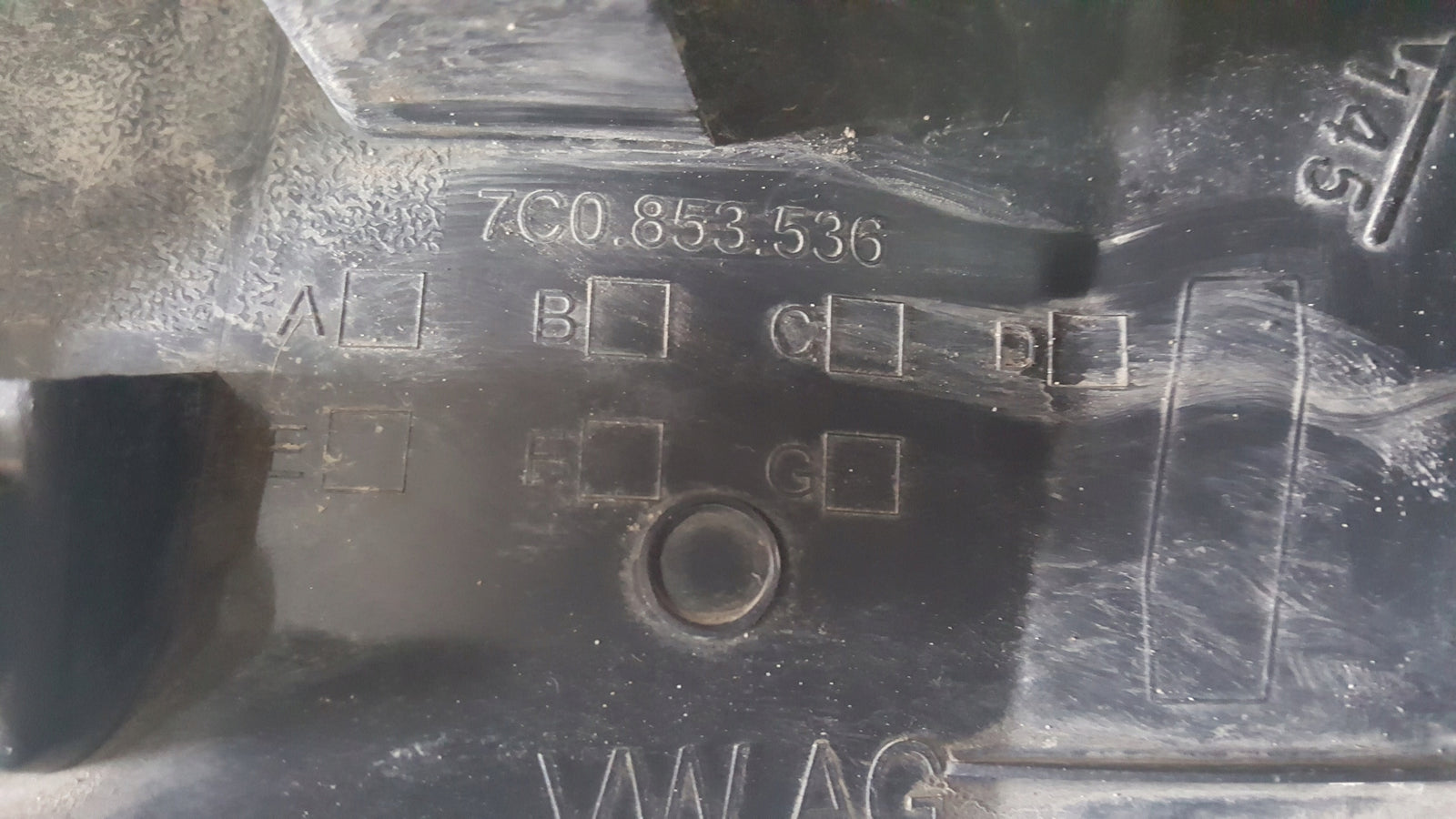 VW CRAFTER II LISTWA NAKŁADKA BŁOTNIKA PRAWA 7C0853536