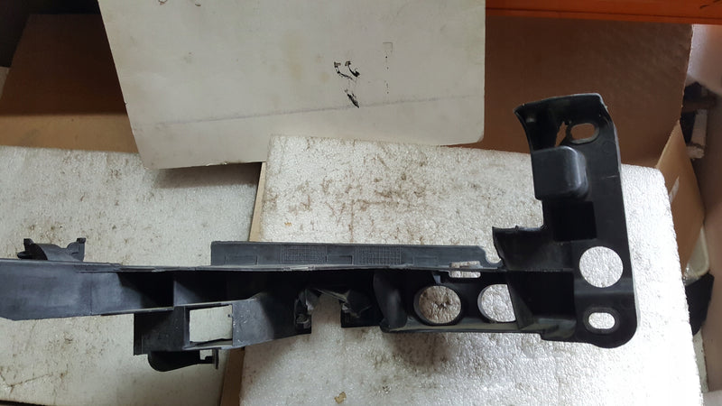 SLIZG MOCOWANIE LAMPY LEWY PRZOD AUDI A3 8P LIFT 2009-2012 8P0805607
