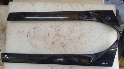 Listwy klapy bagażnika lewa + prawa strona VW TOURAN 5TA827939 5TA827940