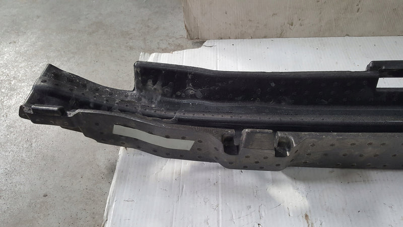 Absorber zderzaka tylnego AUDI Q3 83A807695 demontaż