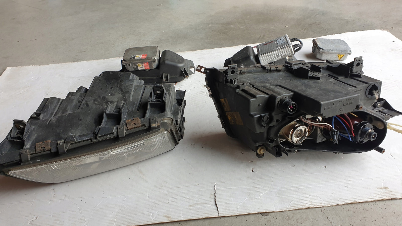 2x xenon Audi S8 A8 4D0941003P 4D0941030H demontaż