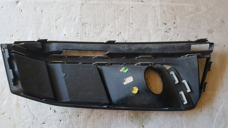 Kratka zderzaka lewy przód AUDI A4 B9 8W0807681G