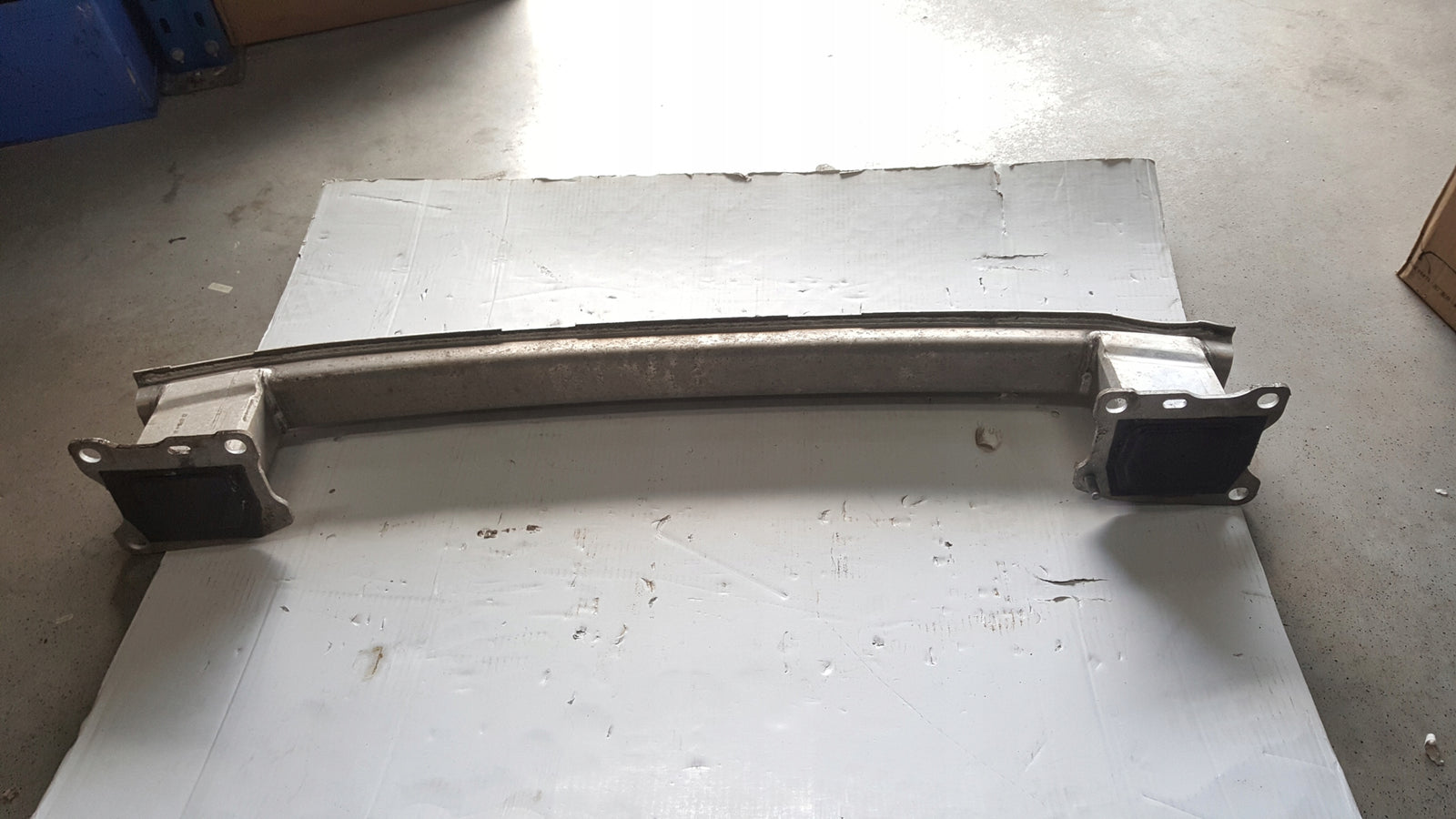 Belka zderzaka tył AUDI A4 B9 8W0807309 demontaż