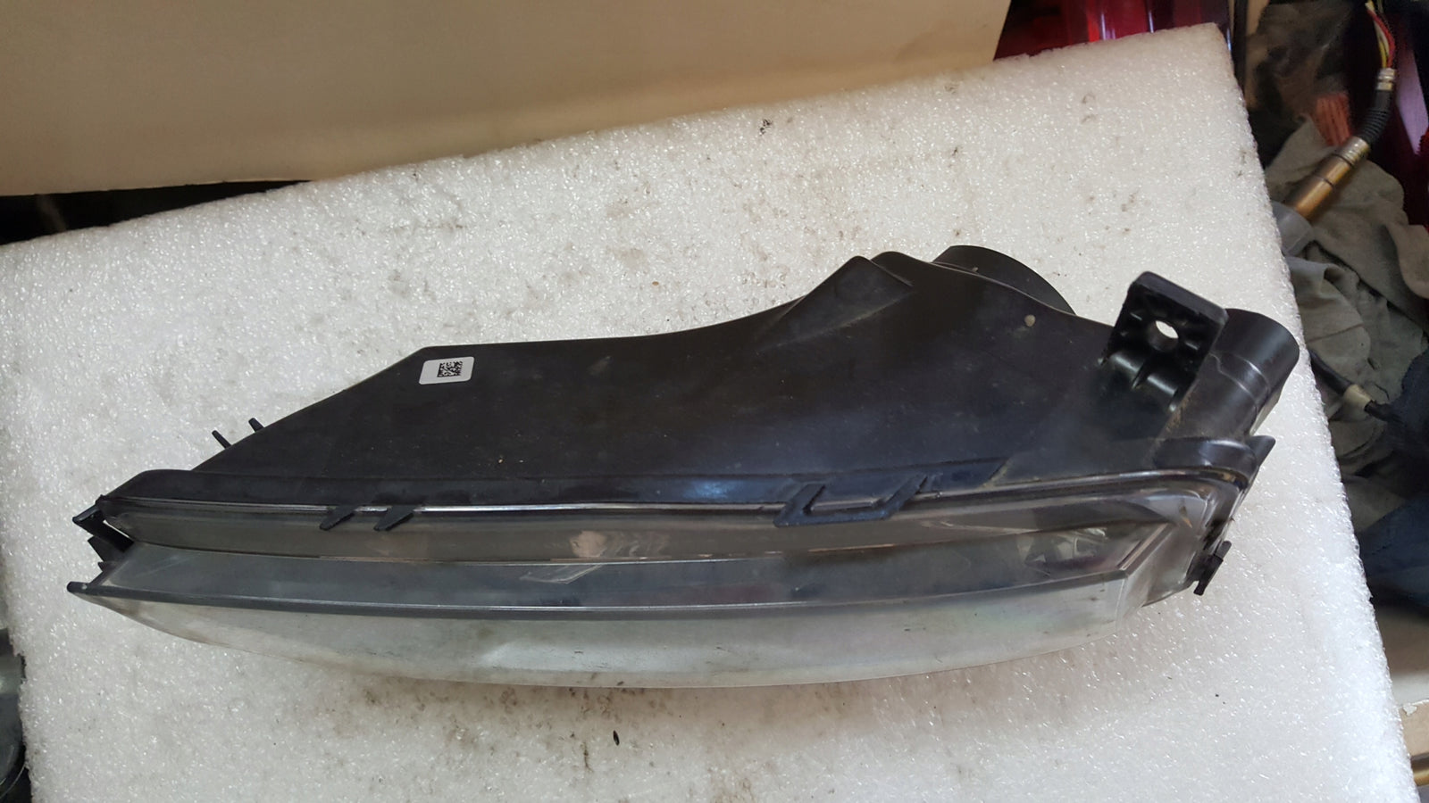 Lewy halogen VW CADDY 2K5941661B demontaż oryginał