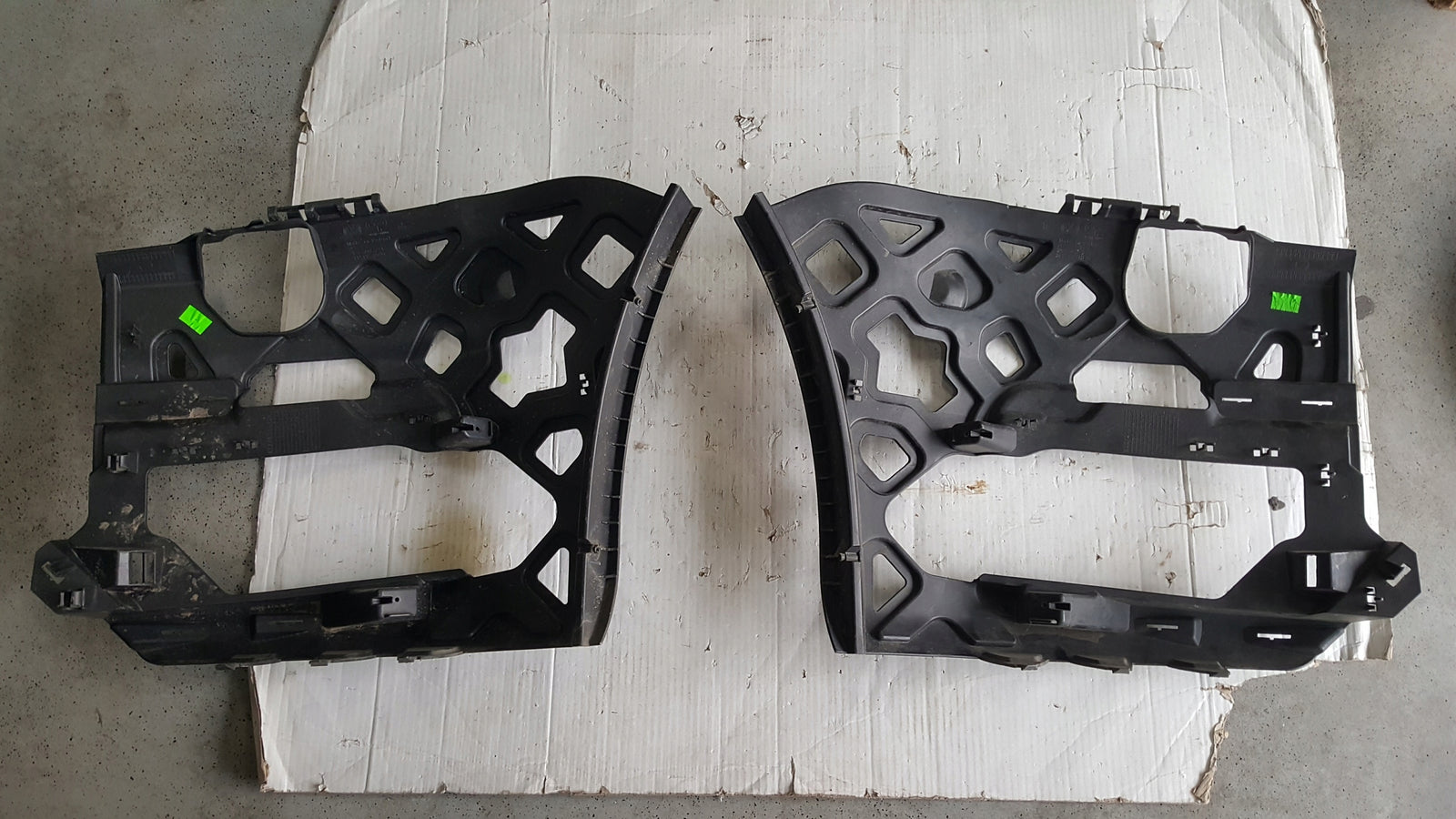 Ślizgi zderzaka przedniego VW CADDY 2K5807723 2K5807724 demontaż