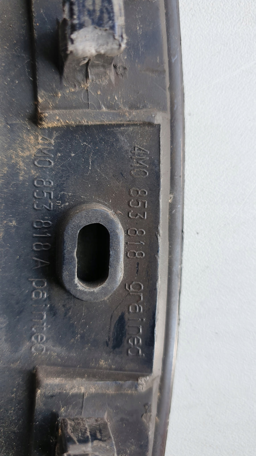 Listwa błotnika prawy tył AUDI Q7 4M0853818