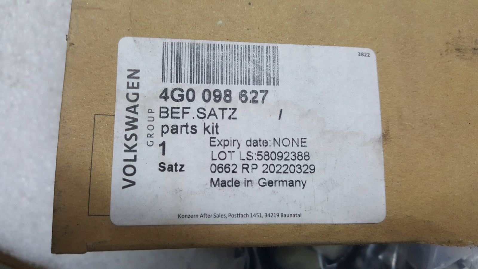Audi OE 4G0098627 zestaw elementów mocujących zderzak