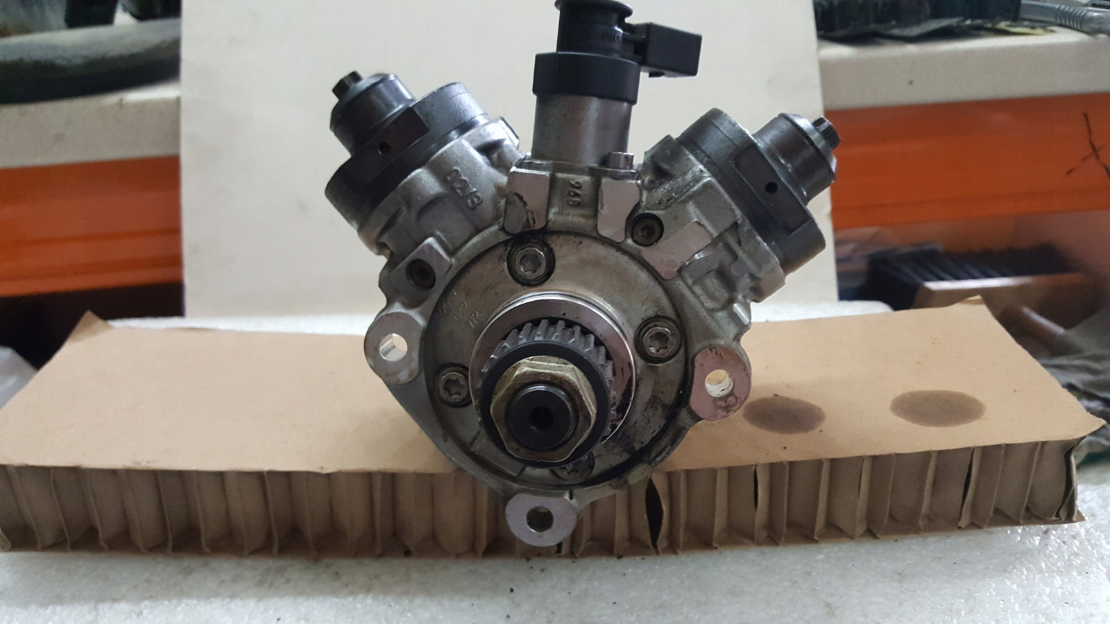 Pompa wtryskowa 3.0 TDI --VW AUDI 059130755DB demontaż