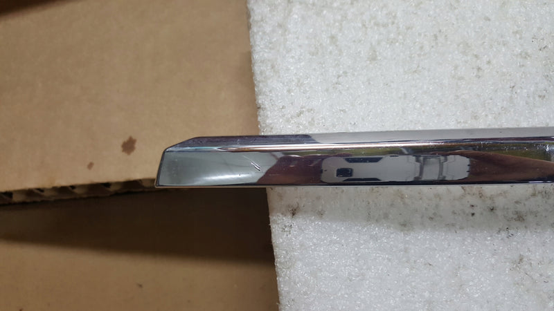 AUDI A6 C6 LIFT 08- OZDOBNA LISTWA CHROM ZDERZAKA PRZÓD LEWA 4F0853065