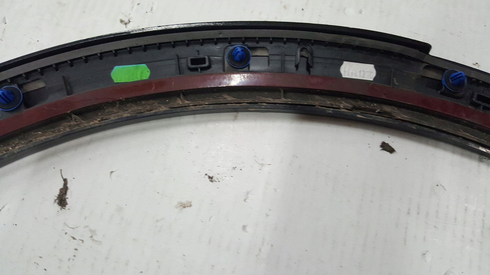 Listwa błotnika prawy tył AUDI Q2 81A853818A
