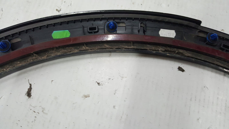 Listwa błotnika prawy tył AUDI Q2 81A853818A