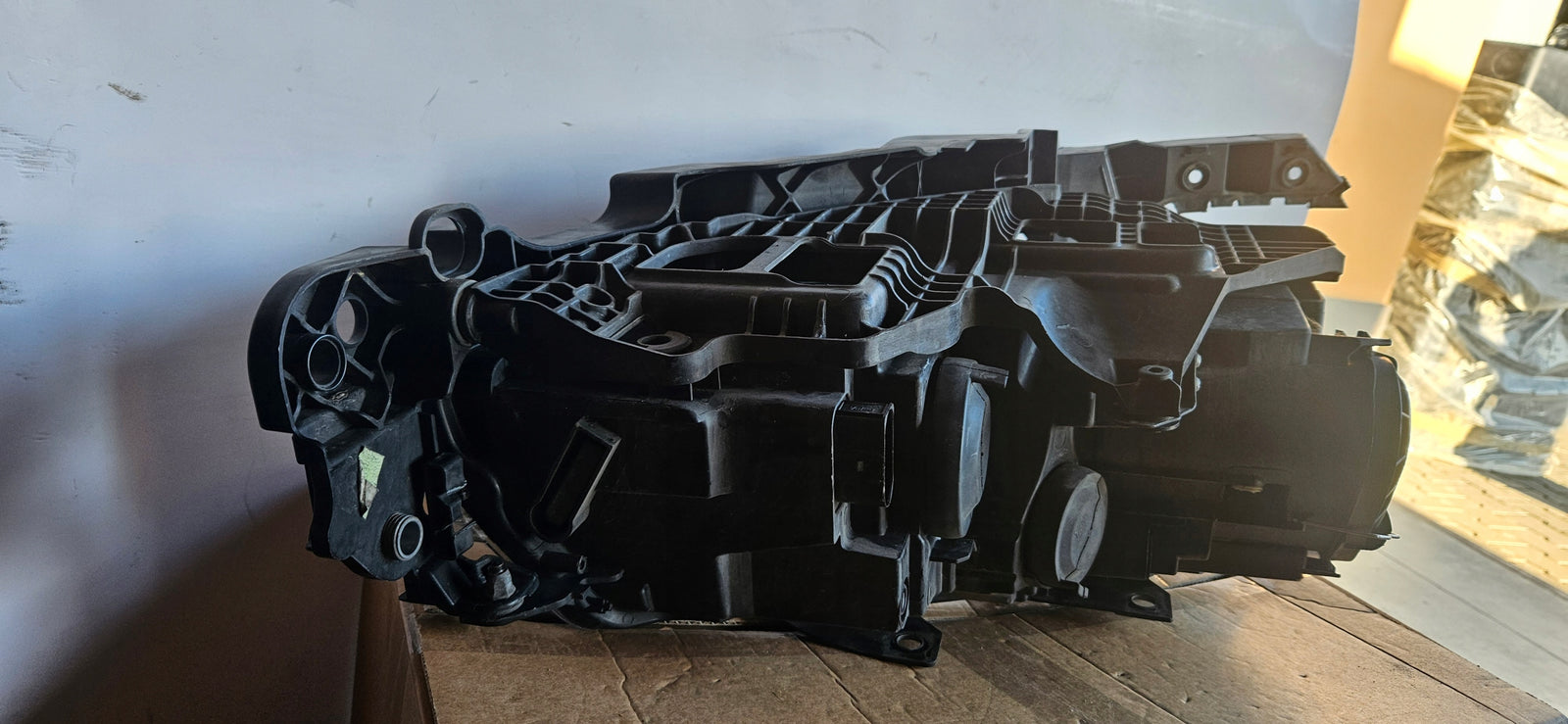 Le reflektor wraz z platformą mocującą Vw Golf 6 5K1941005P 2014r IDEAŁ