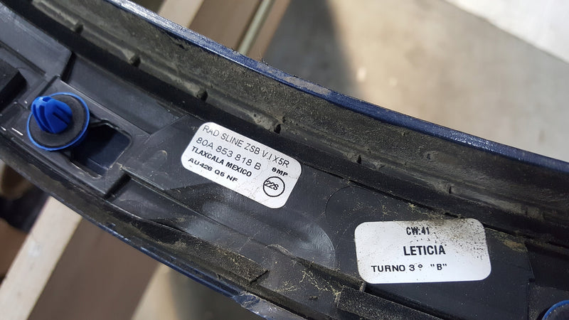 Listwa błotnika PR tył AUDI Q5 80A853818B demontaż