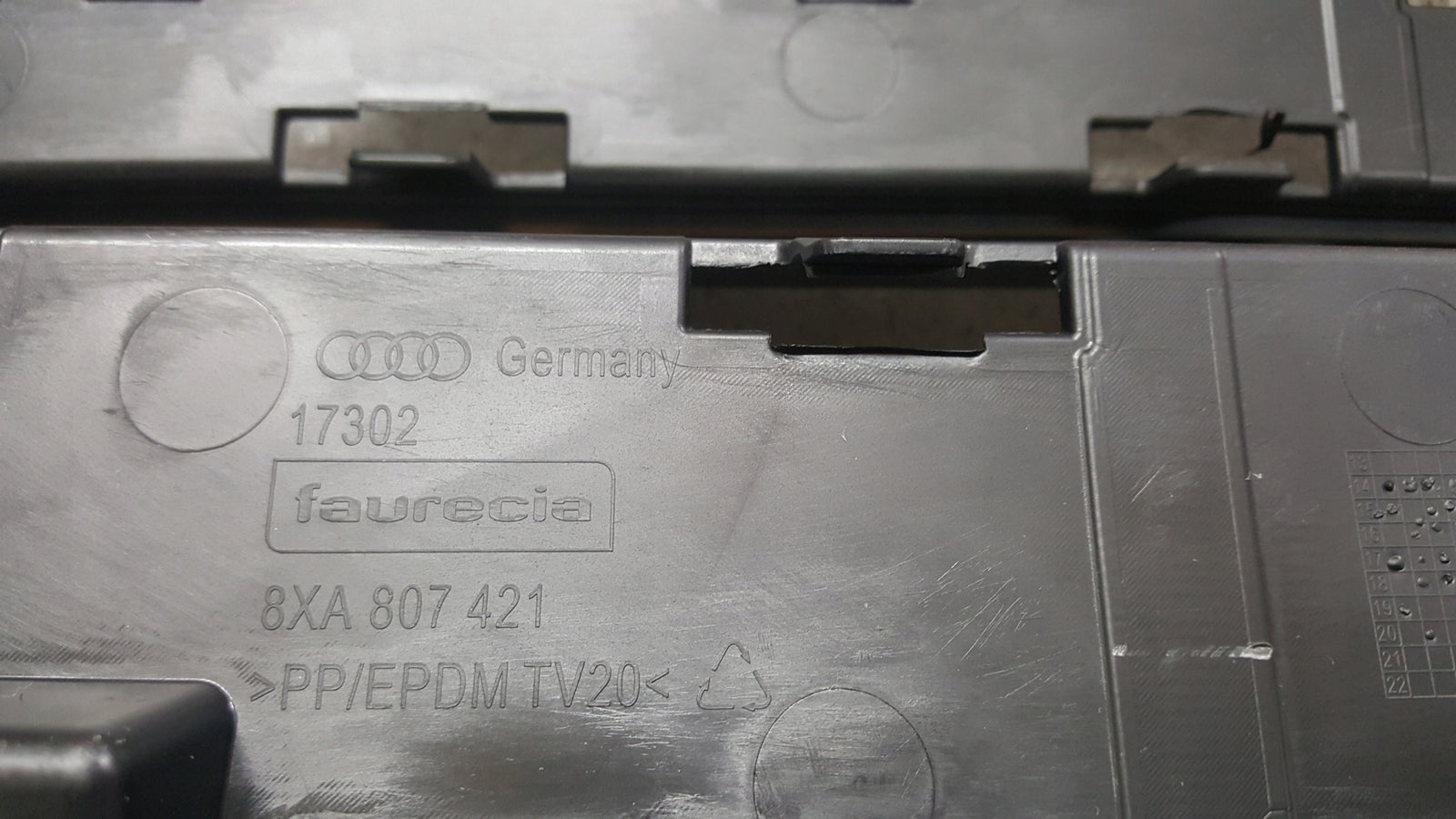 NOWA ORYGINALNA dokładka spoiler zderzaka tył AUDI A1/S1 8XA807421