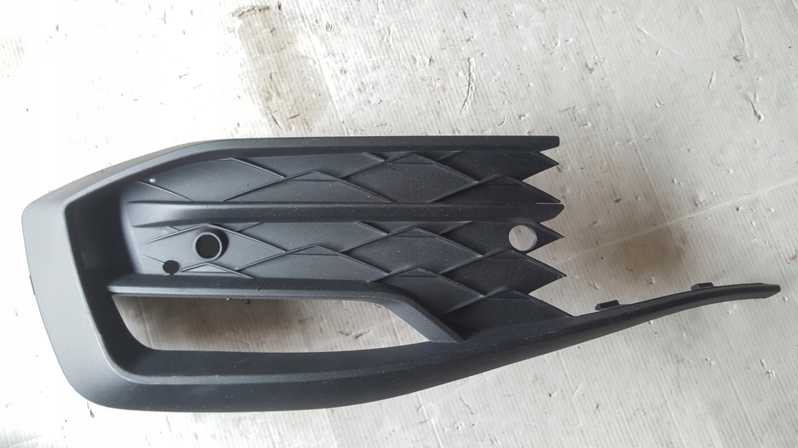 Kratka zderzaka lewy przód SEAT LEON 5FA853665C demontaż
