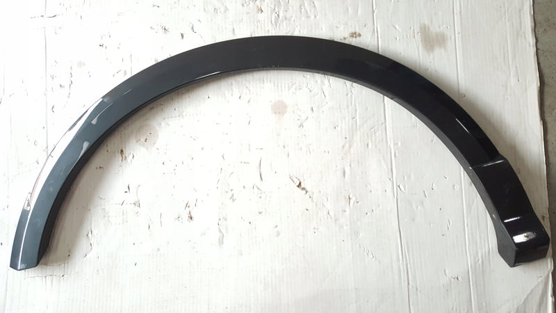 Listwa błotnika prawy tył AUDI Q2 81A853818A