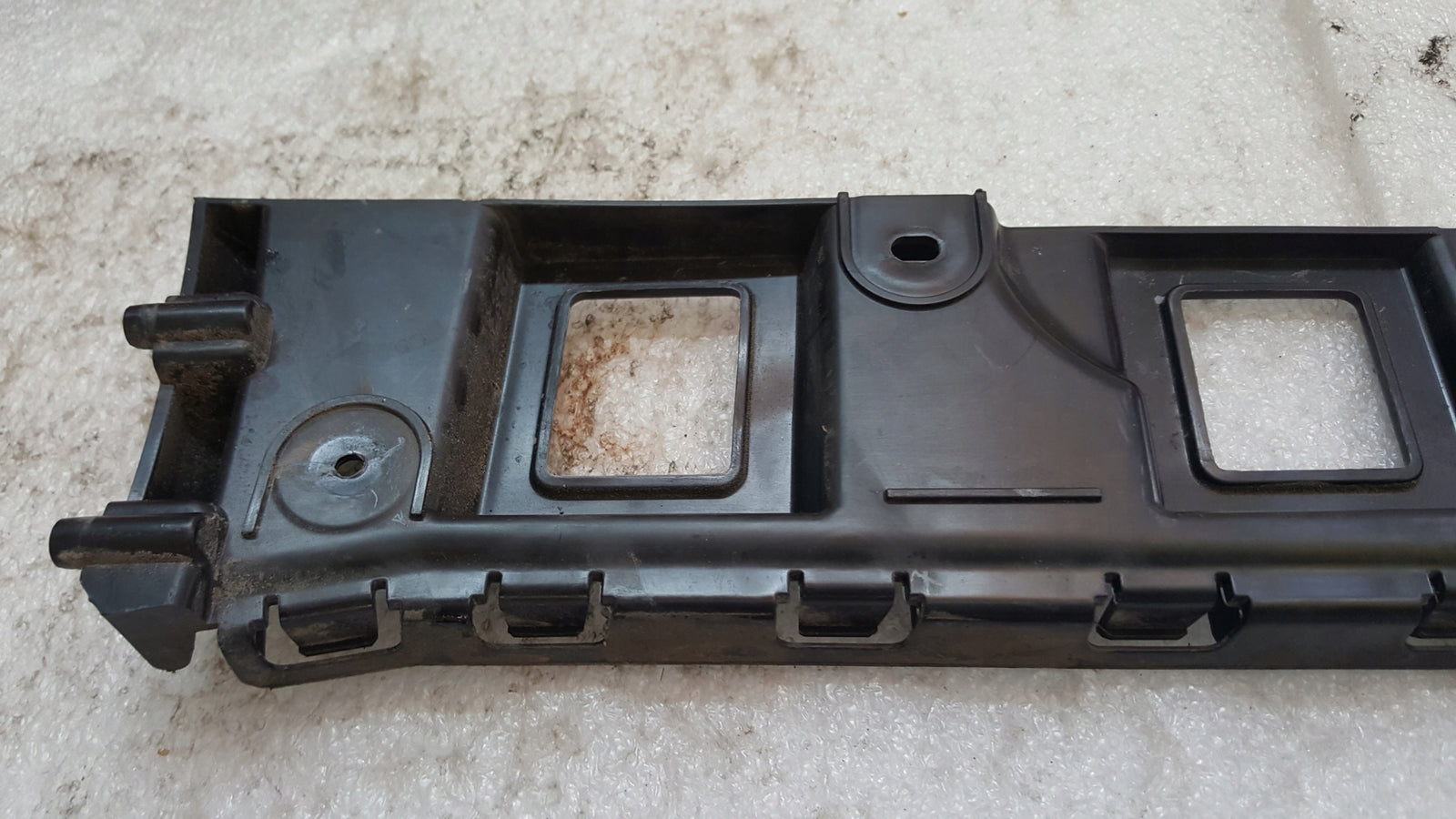 Ślizg zderzaka lewy tył VW CADDY 2K7807393D demontaż