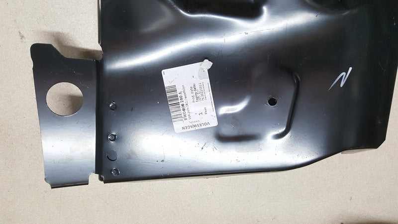 Audi A4 B9 - przednie prawe nadkole, tylne przedłużenie fartucha 8W0806290A