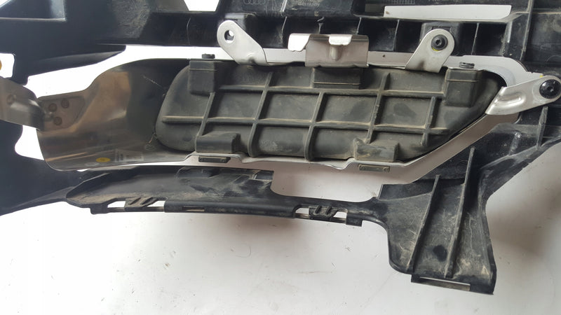 Prawa końcówka wydechu + uchwyt AUDI 8W0253826L 8W0807348E demontaż