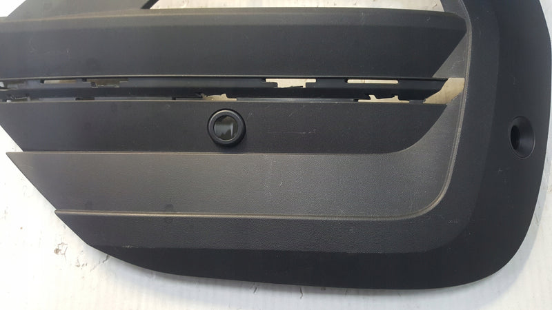 Kratka zderzaka prawy przód VW T6.1 7LA807490 demontaż