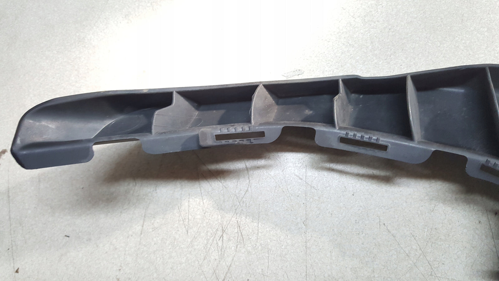 AUDI A6 C8 PRAWY ŚLIZG ZDERZAKA PRZÓD 4K0807098