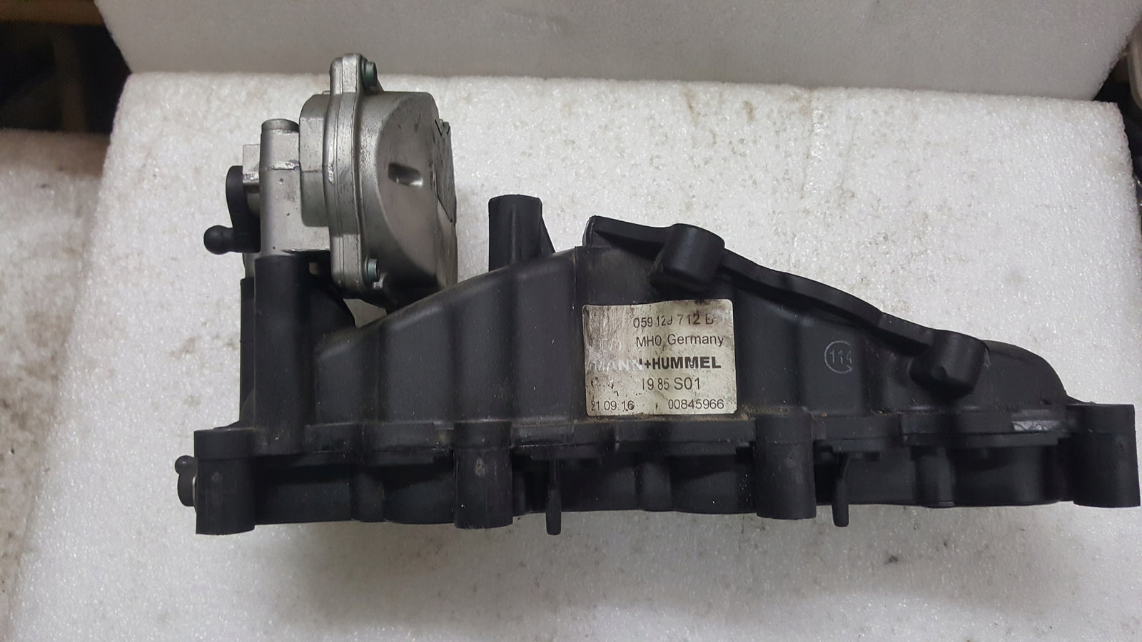 Kolektor ssący VW TOUAREG 059129712BQ 059129086M demontaż