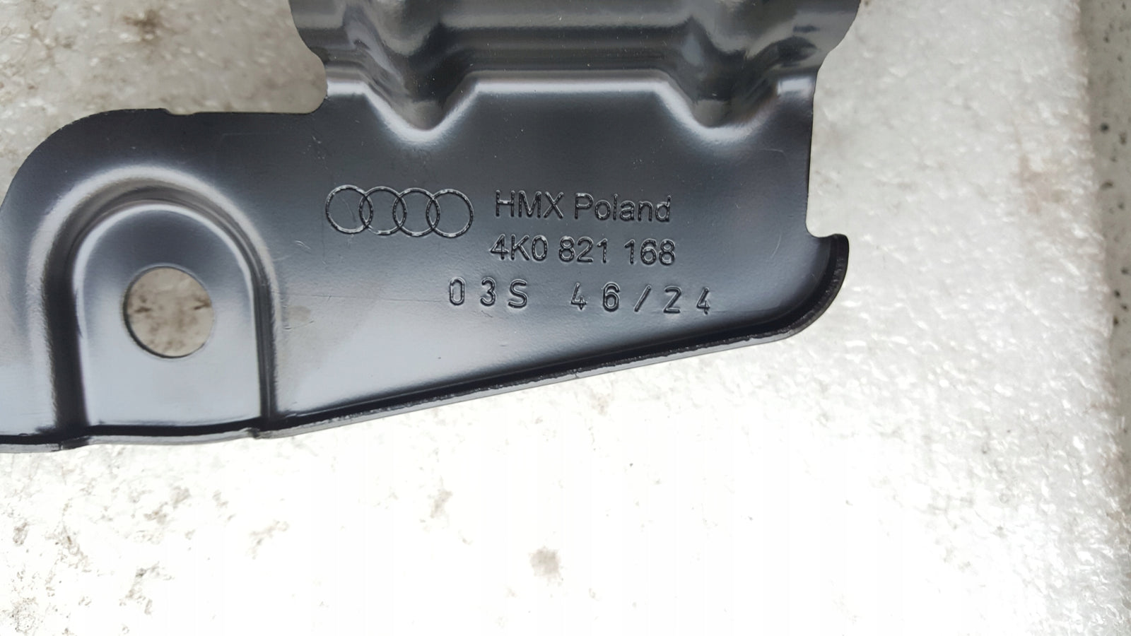 NOWY ORYGINALNY wspornik błotnika prawy przód AUDI A6 (C8) RS6 4K0821168