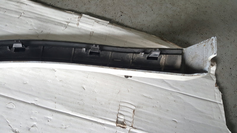 Listwa błotnika prawy tył AUDI Q5 80A853818A demontaż