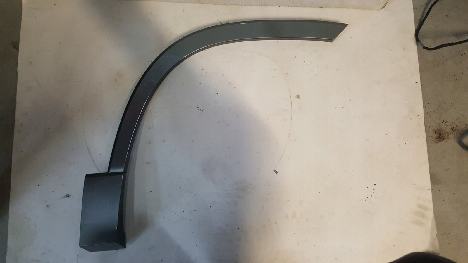 Listwa błotnika prawy przód SEAT ATECA 575854820H demontaż