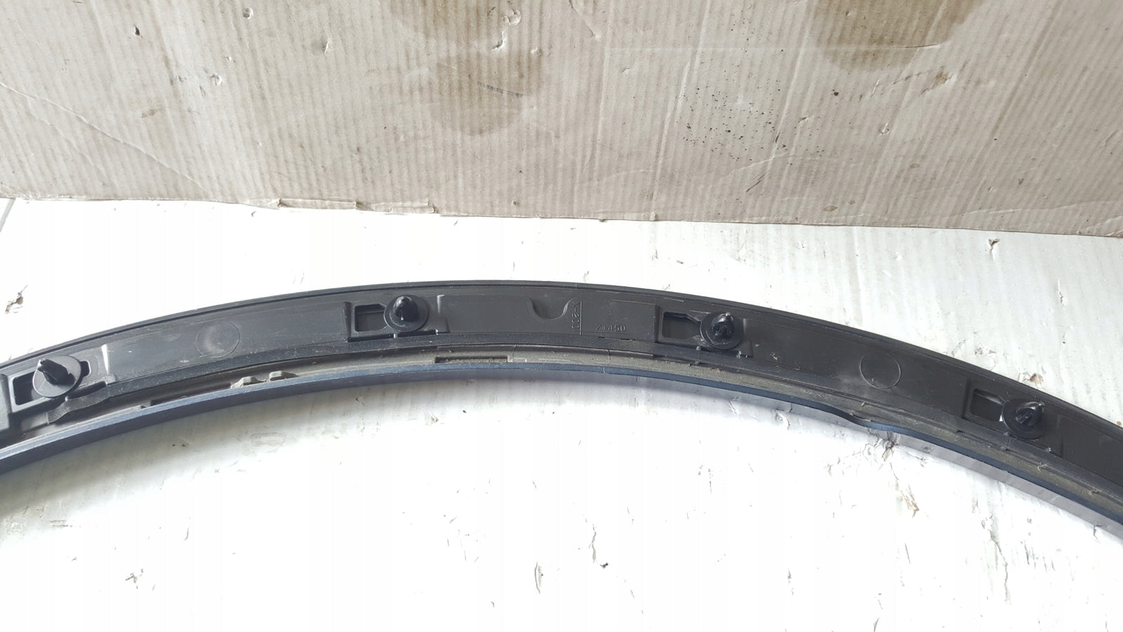 Listwa błotnika prawy przód AUDI Q5 80A853718F demontaż