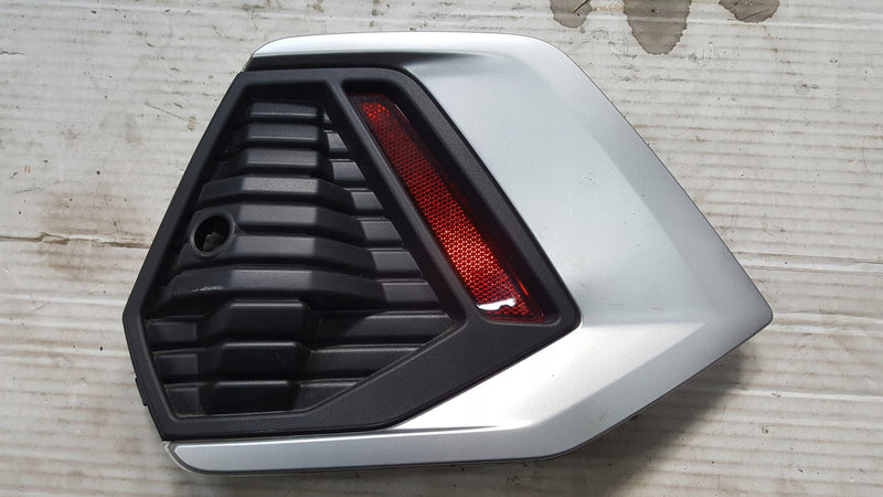 Kratka zderzaka lewy tył AUDI A1 82A807881A